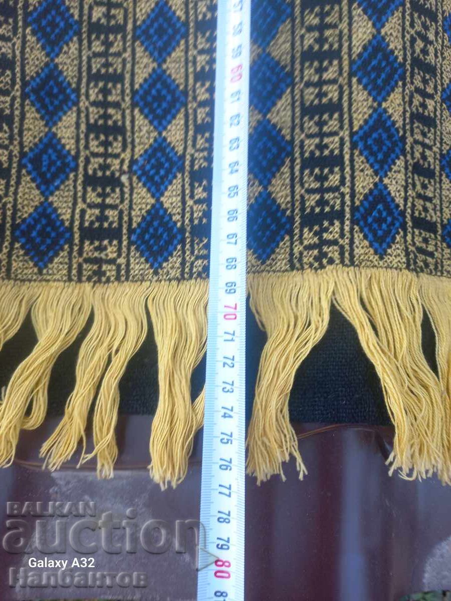 purtați un șorț vechi cu preț € 150.00 | 293.37 BGN