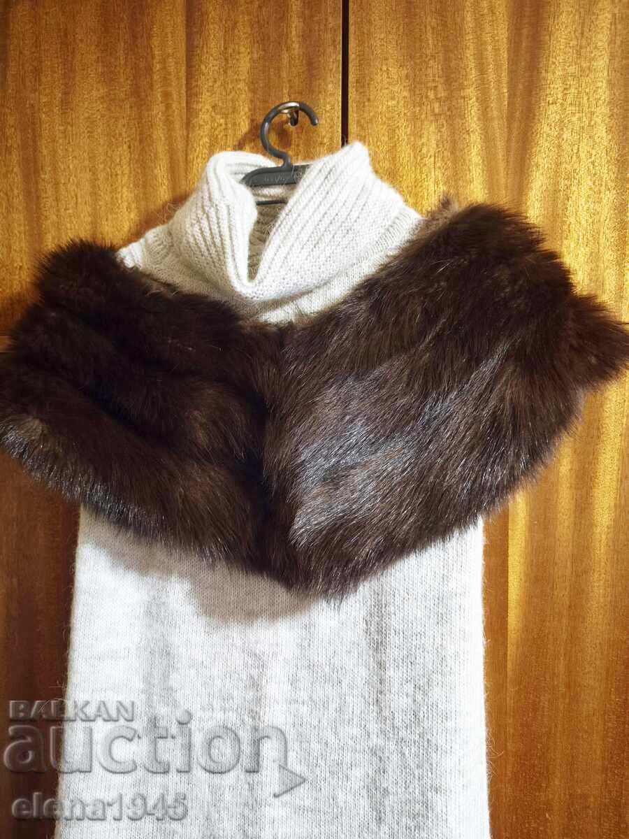 Γιακάς μινκ με τιμή € 90.00 | 176.02 BGN Γιακάς μινκ με τιμή € 90.00 | 176.02 BGN