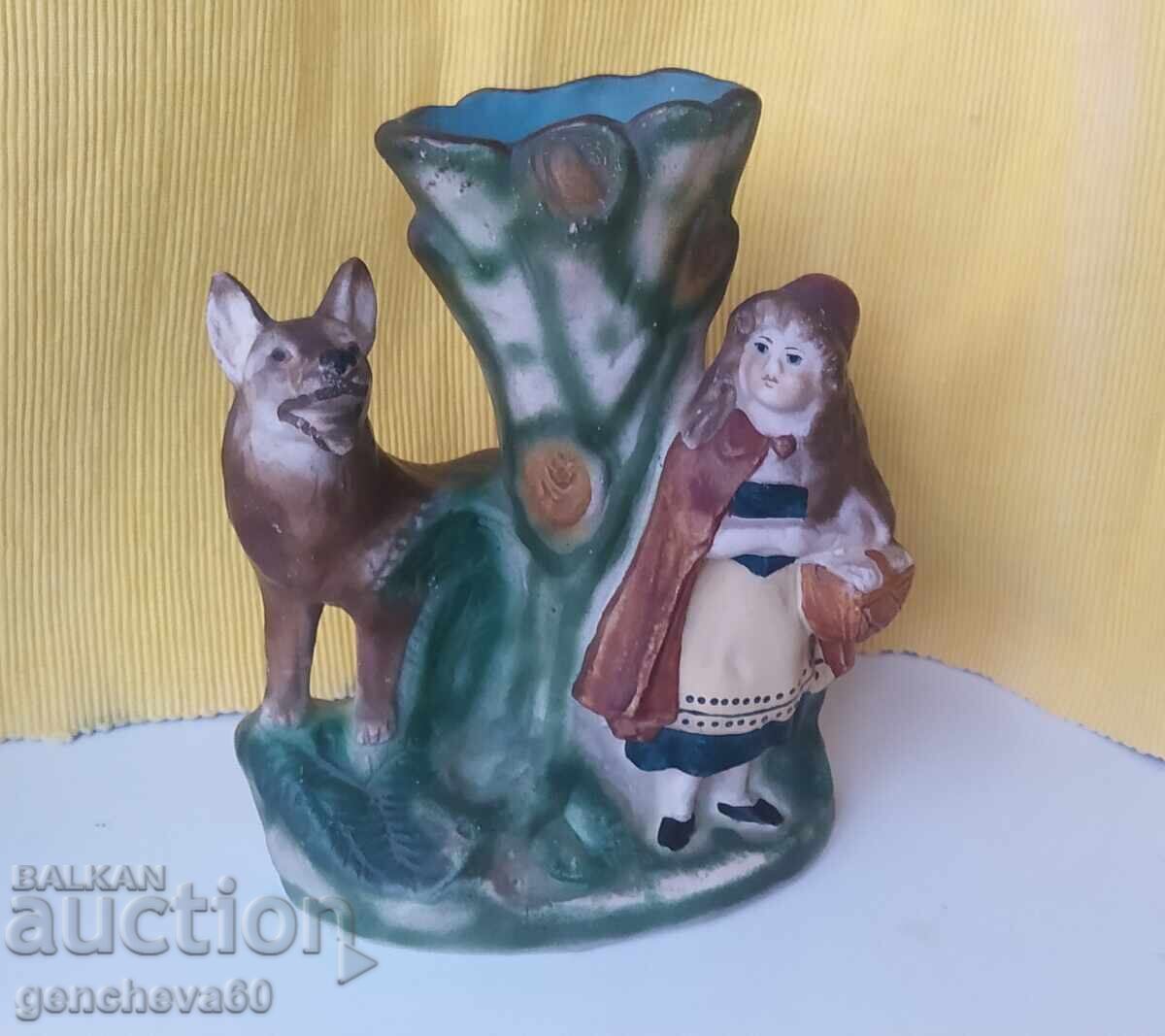 Livrarea RRR Sculptură „Scufița Roșie” vază ceramică Troian