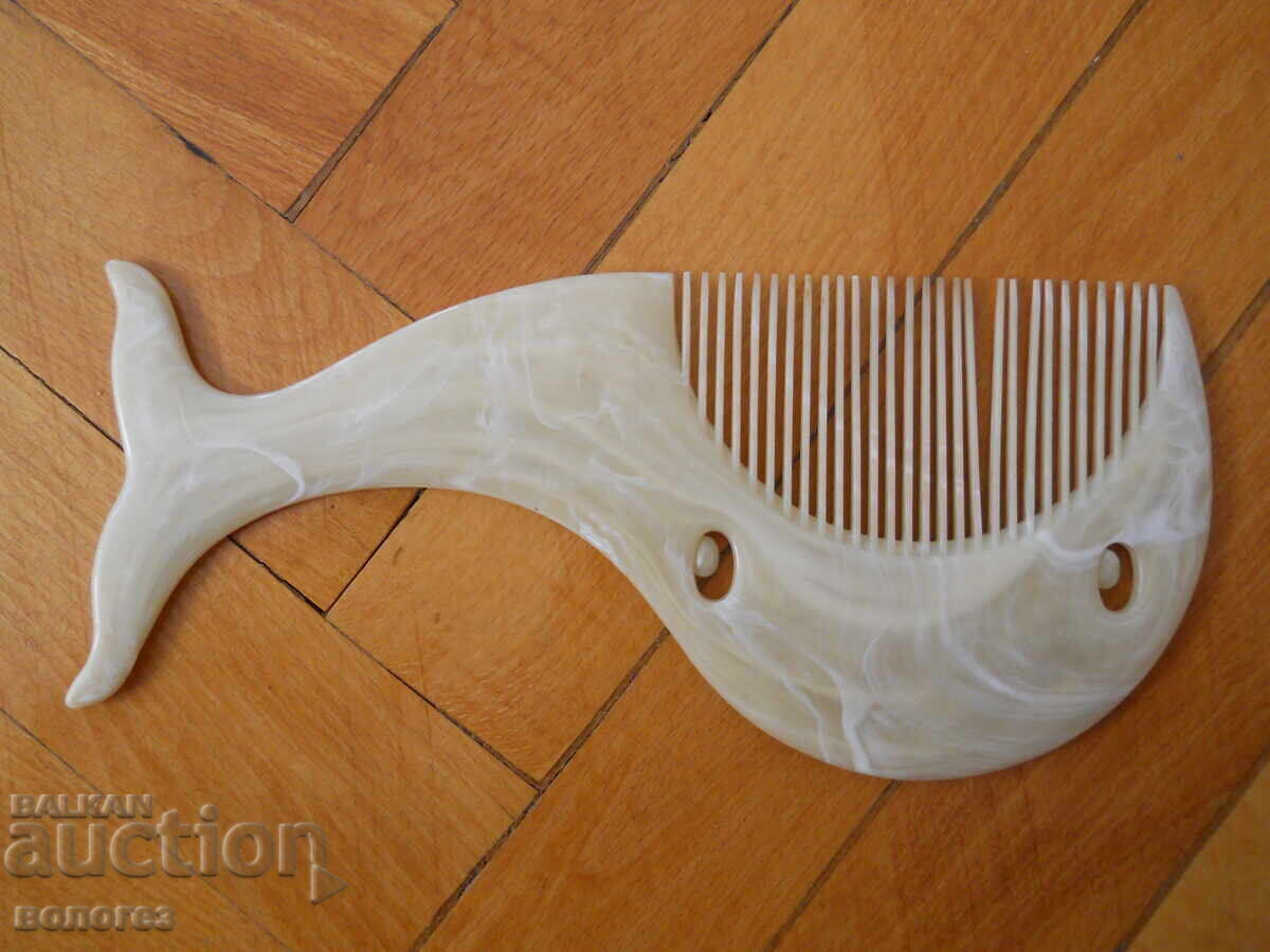 Vintage χτένα σε σχήμα φάλαινας - Γαλλία με τιμή € 40.00 | 78.23 BGN Vintage χτένα σε σχήμα φάλαινας - Γαλλία με τιμή € 40.00 | 78.23 BGN