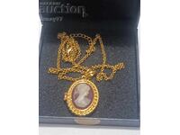 Κολιέ σε κουτί Καμέο πολύ όμορφο αντικείμενο