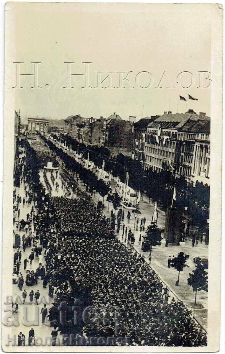 1950 CARTOLINĂ VECHE VARNA STALIN BERLIN PARADĂ J371