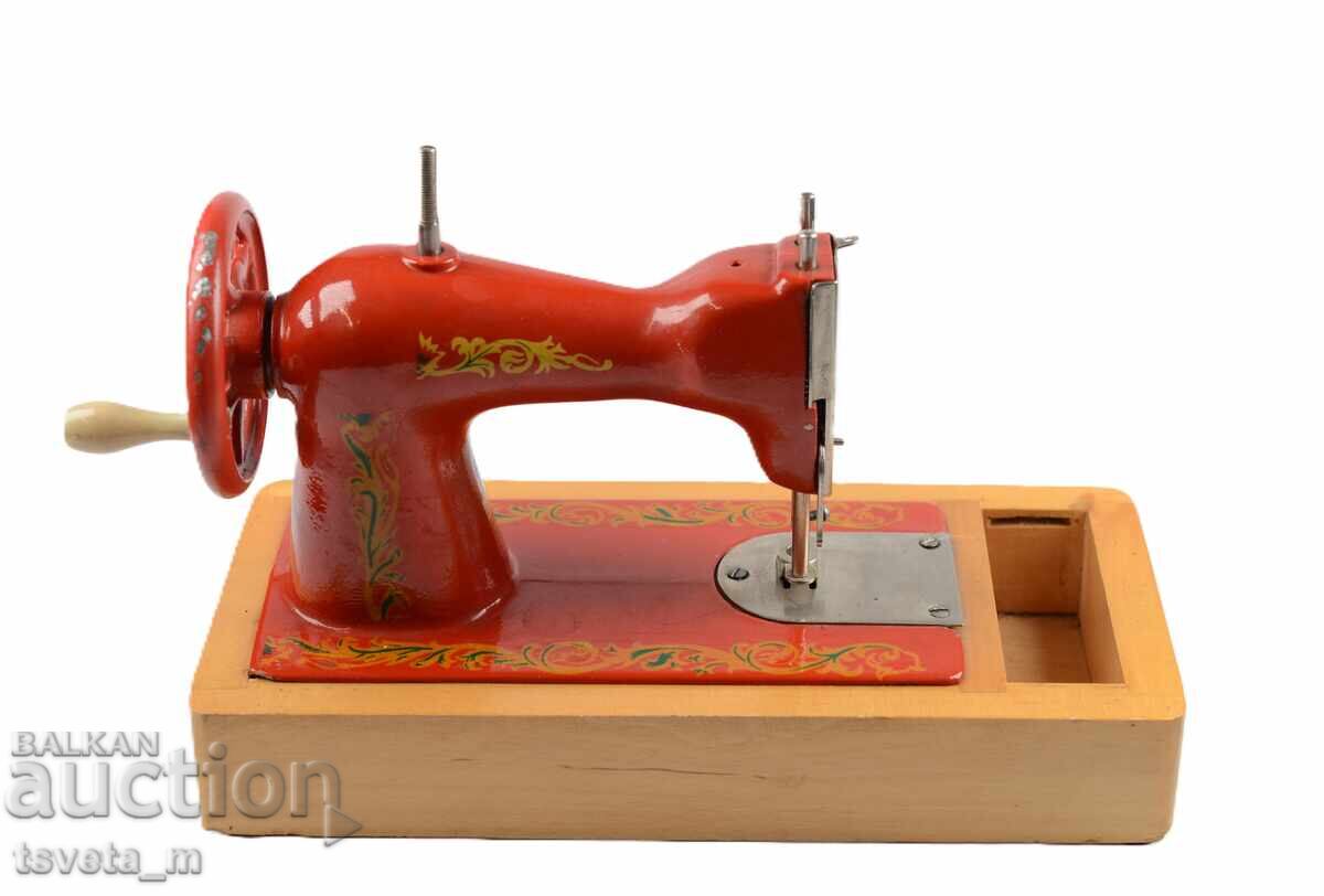 Vintage children's sewing machine USSR with price € 10.00 | 19.56 BGN