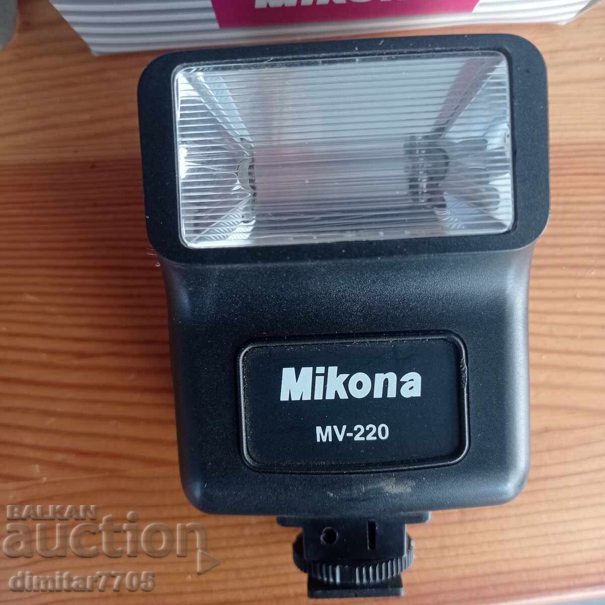 Flash retro Mikona MV-220 – Nou-nouț (cu cutie) cu preț € 6.00 | 11.73 BGN Flash retro Mikona MV-220 – Nou-nouț (cu cutie) cu preț € 6.00 | 11.73 BGN