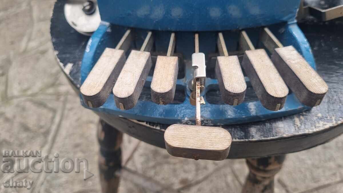 Mașină de scris Braille. Mașină de scris pentru nevăzători cu preț € 155.00 | 303.15 BGN