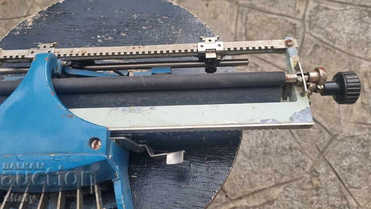 Auction  Braille typewriter. Writing machine for the blind
