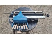 Mașină de scris Braille. Mașină de scris pentru nevăzători