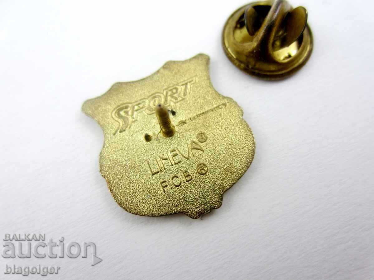 Insignă oficială de fotbal - FC Barcelona cu preț € 5.00 | 9.78 BGN