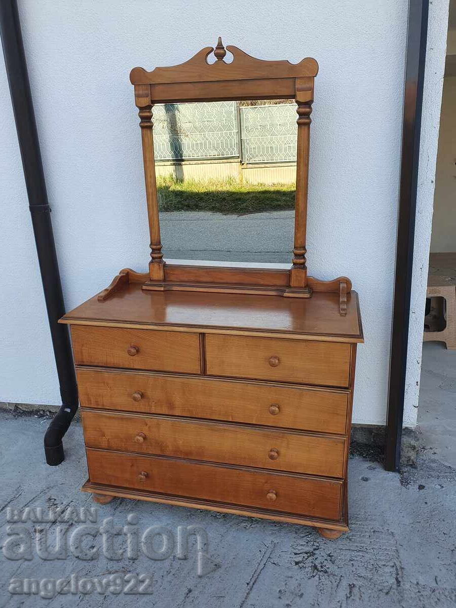 Livrarea Frumos comod din lemn masiv cu oglindă!!!