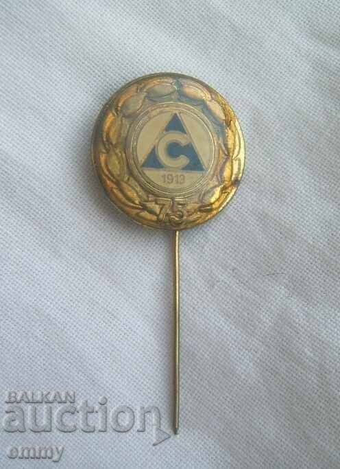 Insignă fotbal - 75 ani FC Slavia Sofia cu preț € 2.50 | 4.89 BGN