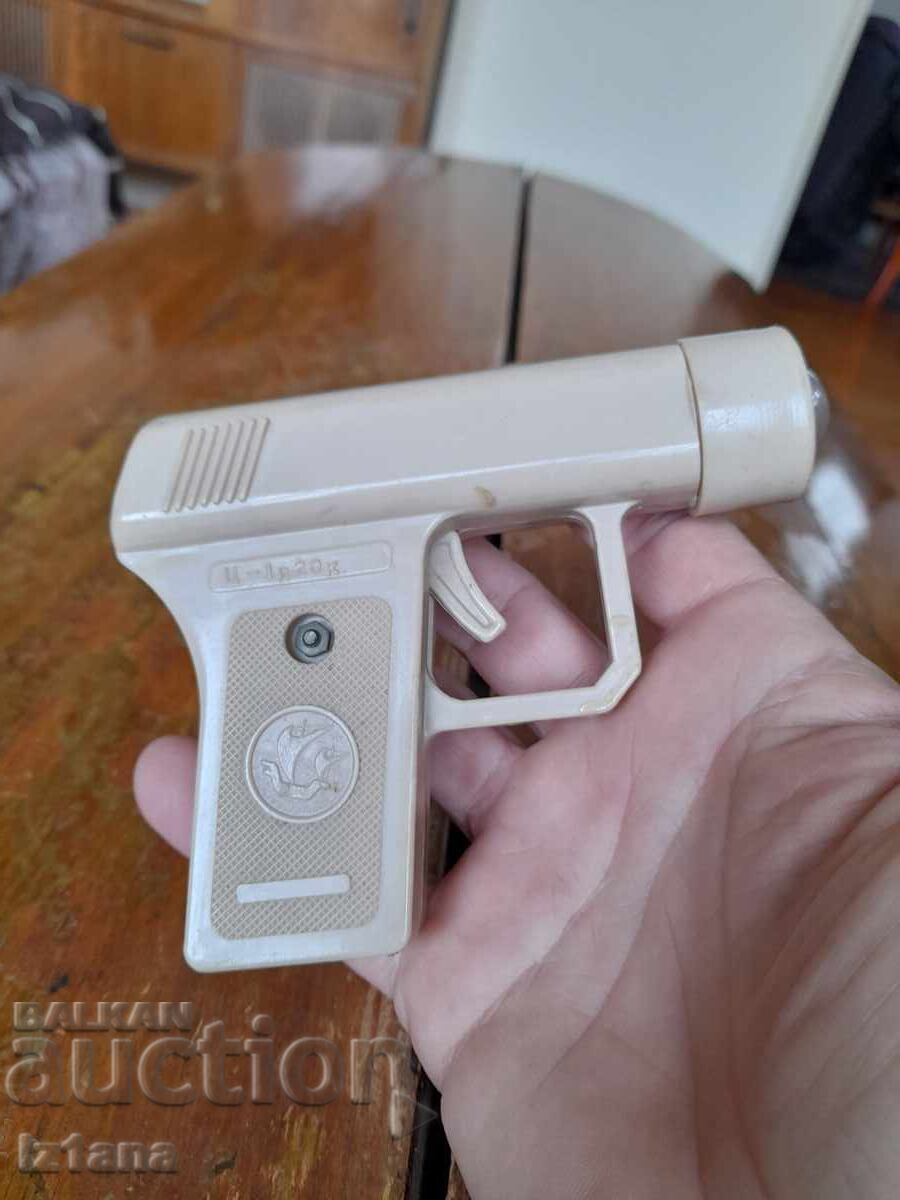 Livrarea O armă veche pentru copii