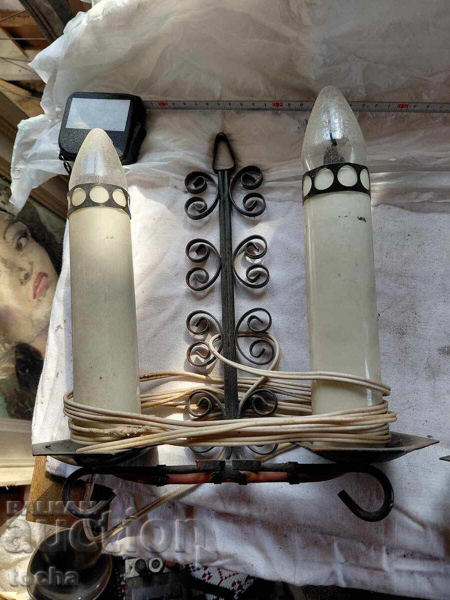 Vechi aplice de perete, tip lumânare cu preț € 1.00 | 1.96 BGN Vechi aplice de perete, tip lumânare cu preț € 1.00 | 1.96 BGN