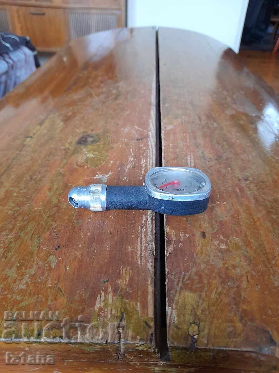 Vechi manometru Konekta pentru presiunea anvelopelor