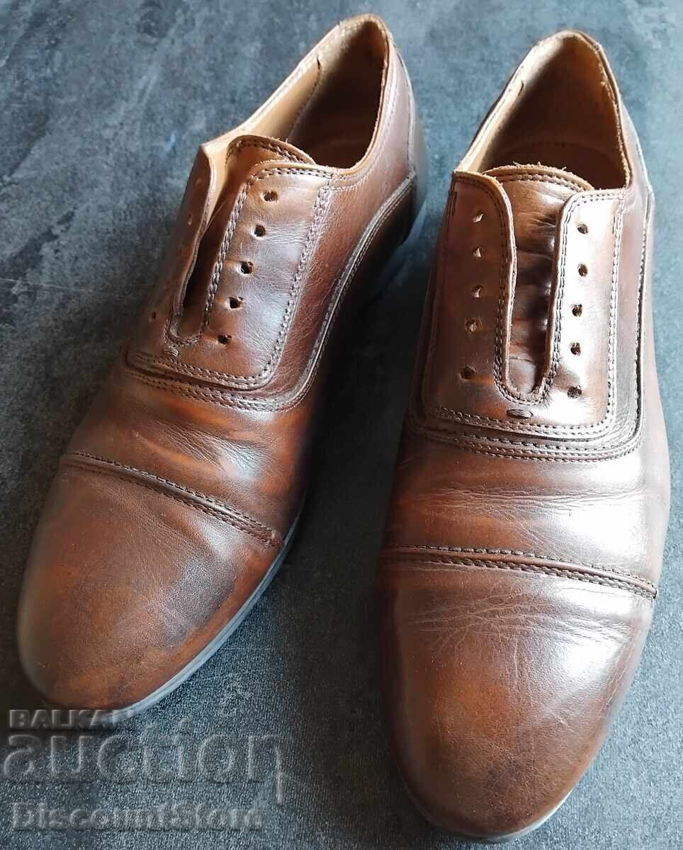 Bocanci din piele ZARA pentru bărbați - mărimea 42 cu preț € 15.00 | 29.34 BGN Bocanci din piele ZARA pentru bărbați - mărimea 42 cu preț € 15.00 | 29.34 BGN