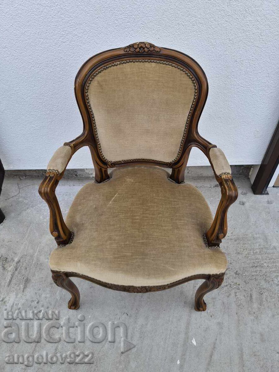 Красив винтидж дървен стол масив!!! с цена € 0.01 | 0.02 лв. Красив винтидж дървен стол масив!!! с цена € 0.01 | 0.02 лв.