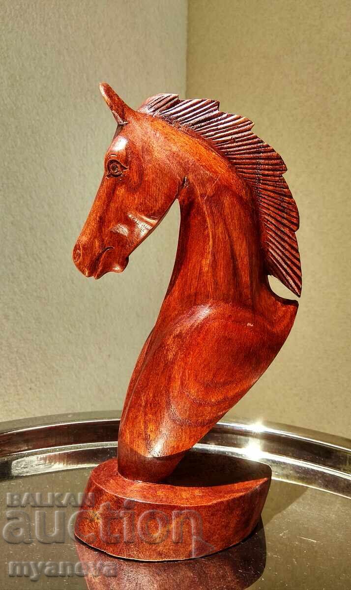 Livrarea Sculptură în lemn cu imaginea unui cal, realizată manual