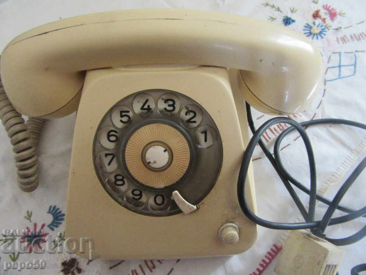 TELEFON CU DISC ȘI RECEIVER DIN 1979 - FUNCȚIONAL cu preț € 13.00 | 25.43 BGN