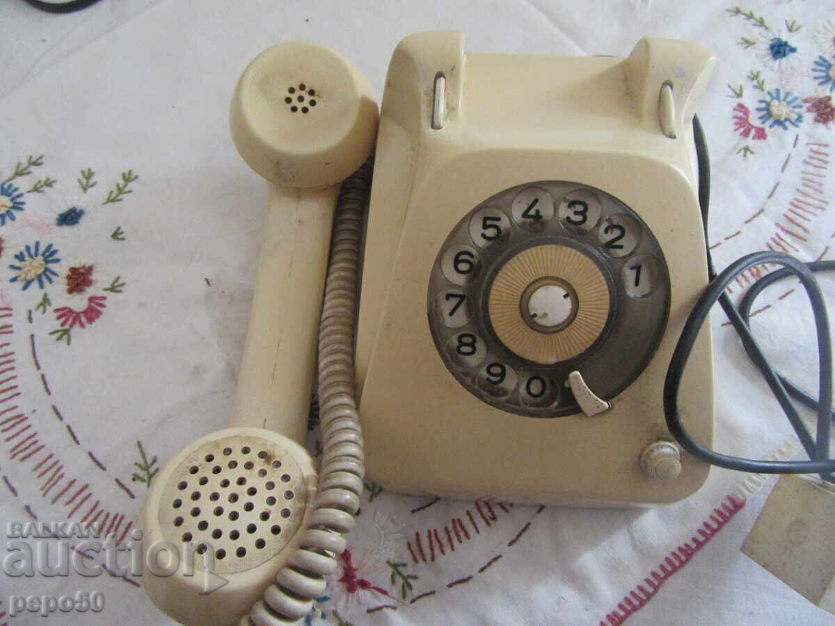 Licitație TELEFON CU DISC ȘI RECEIVER DIN 1979 - FUNCȚIONAL