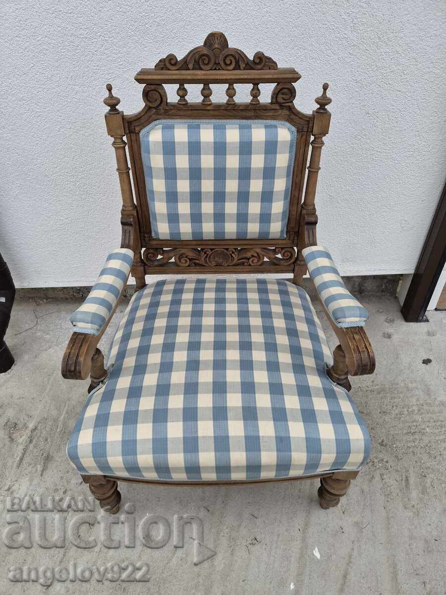 Красив винтидж дървен стол масив!!! с цена € 0.01 | 0.02 лв.