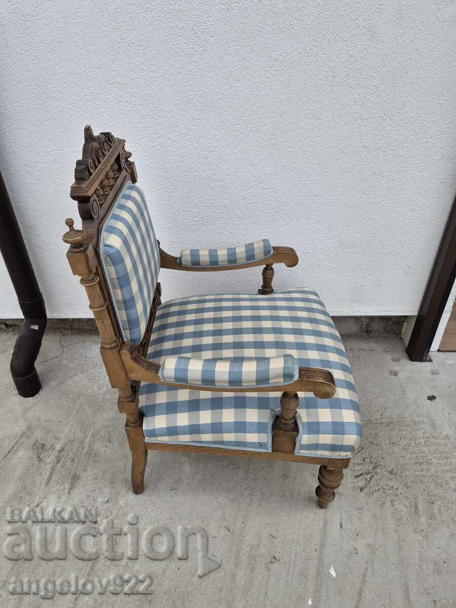 Доставка на Красив винтидж дървен стол масив!!!