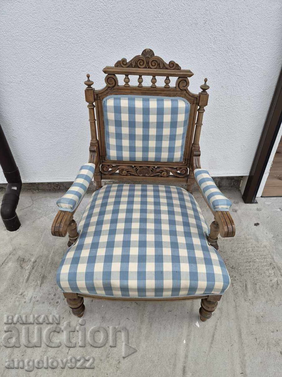 Scaun vintage din lemn masiv, frumos!!! cu preț € 0.01 | 0.02 BGN