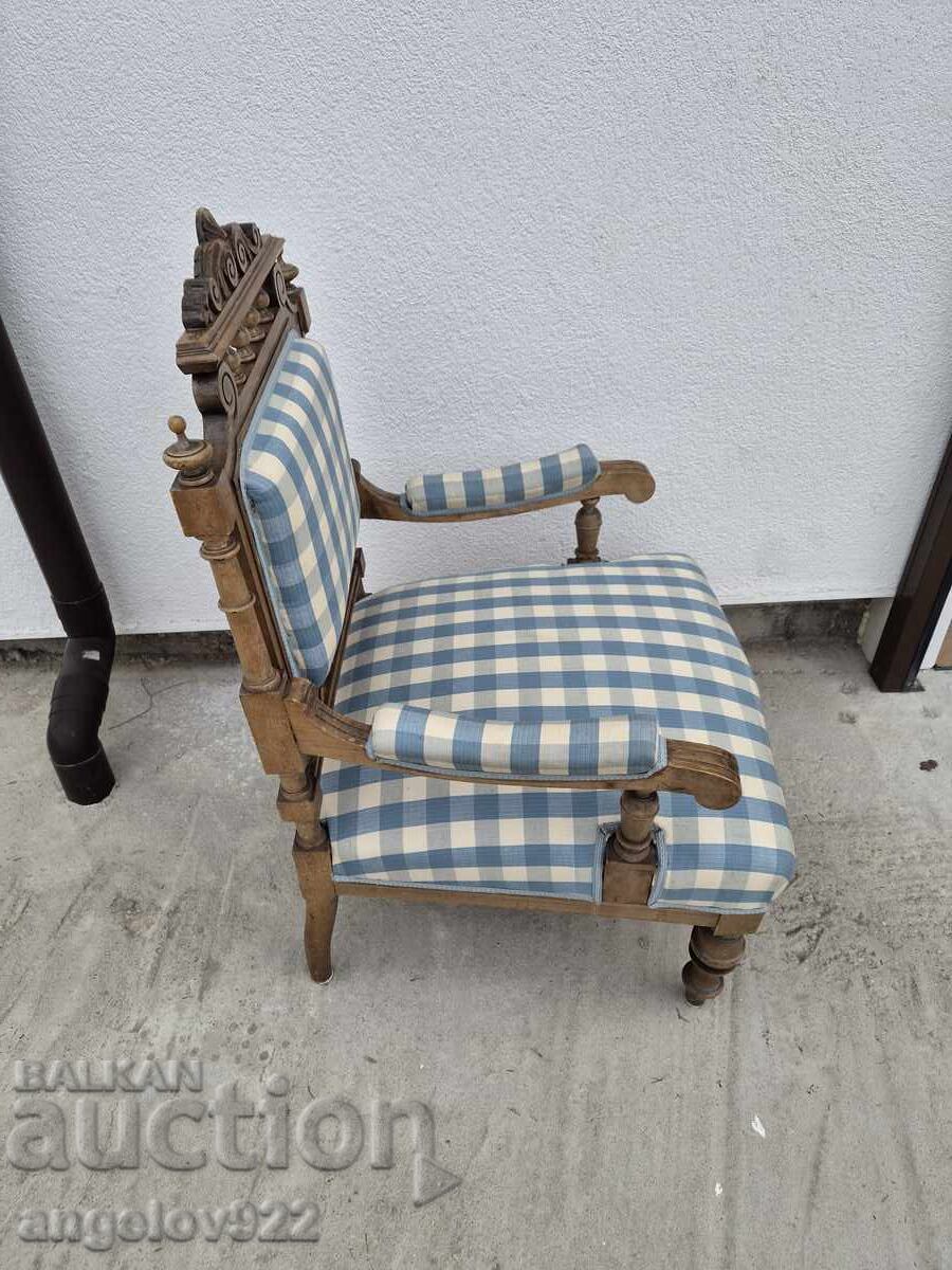 Livrarea Scaun vintage din lemn masiv, frumos!!!