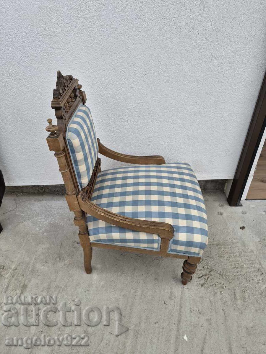 Livrarea Scaun vintage din lemn masiv, frumos!!!