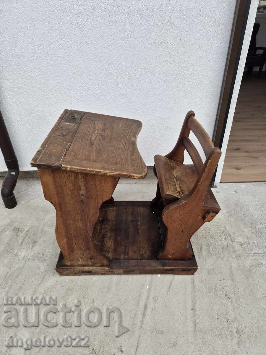 Peste 100 de ani vechi, masiv din lemn, vintage! cu preț € 2.50 | 4.89 BGN