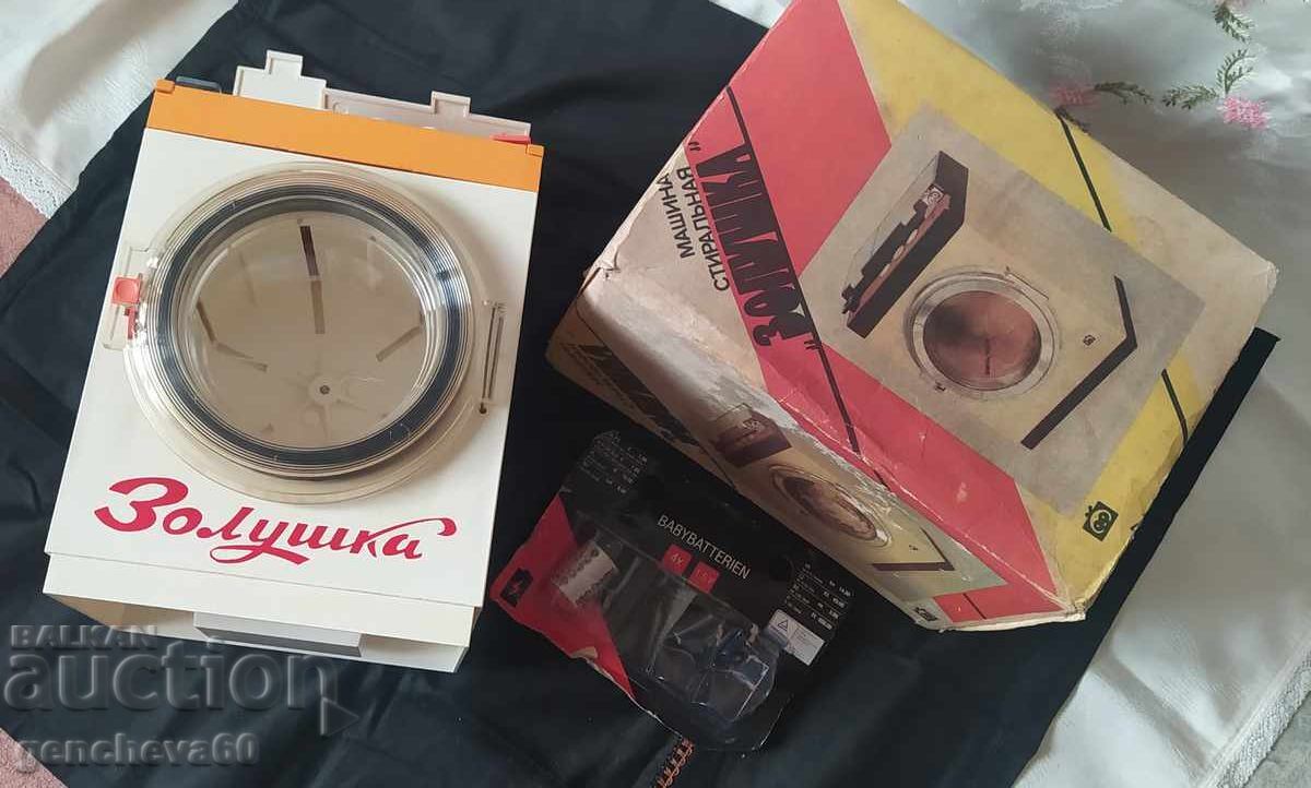 RRR Vintage mașină de spălat pentru copii, "Cenușăreasa" - URSS cu preț € 120.00 | 234.70 BGN