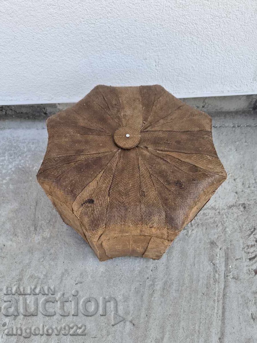 Δημοπρασία Vintage σκαμπό από γνήσιο δέρμα!!! Δημοπρασία Vintage σκαμπό από γνήσιο δέρμα!!!