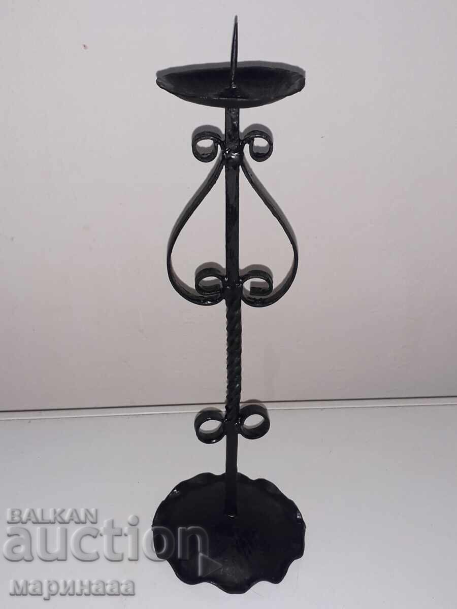 Sveshtnik ot kovano zhelyazo. NRB