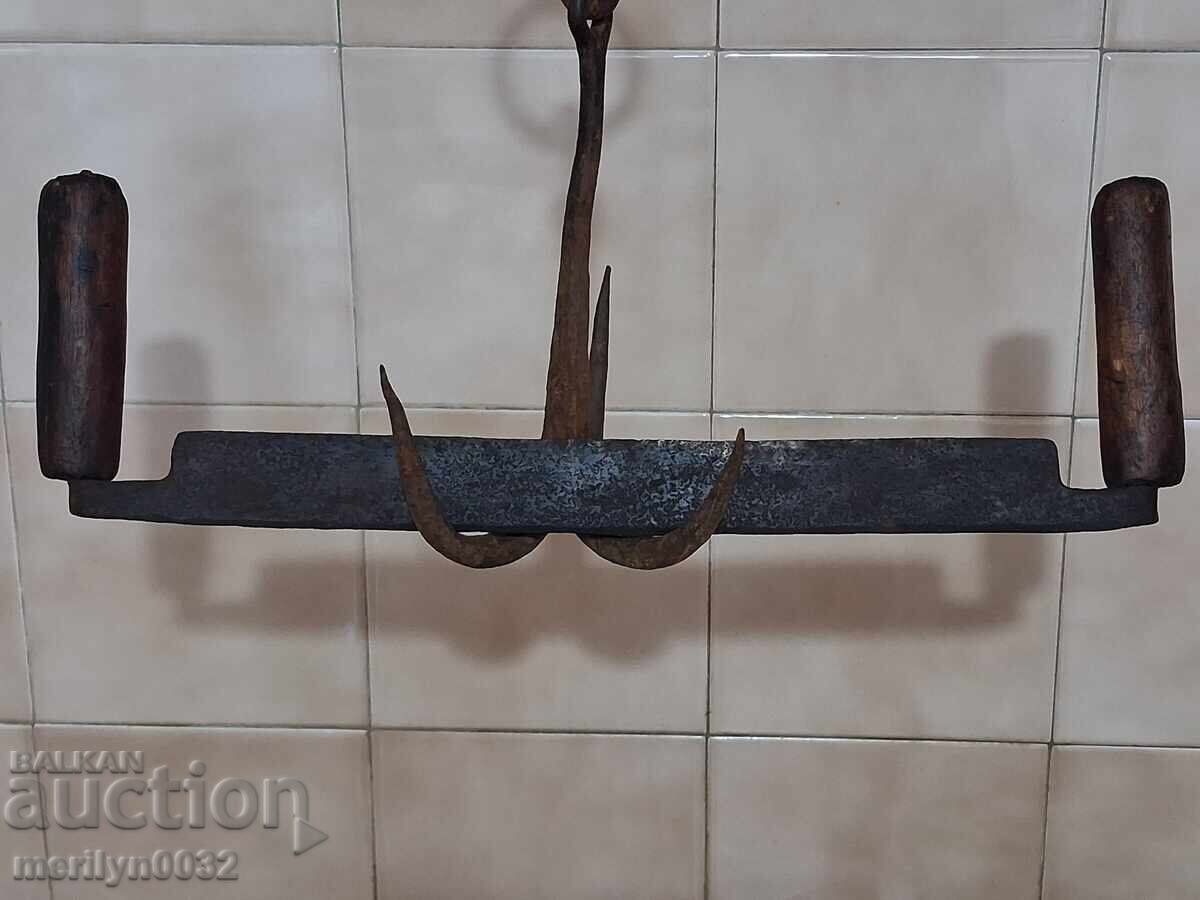 Vechi instrument de mână forjat, din fier forjat, din lemn cu preț € 19.94 | 39.00 BGN
