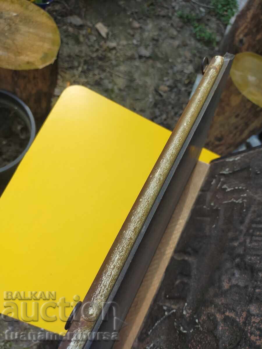 Παράδοση Ξύλινη βάση για εφημερίδες και περιοδικά