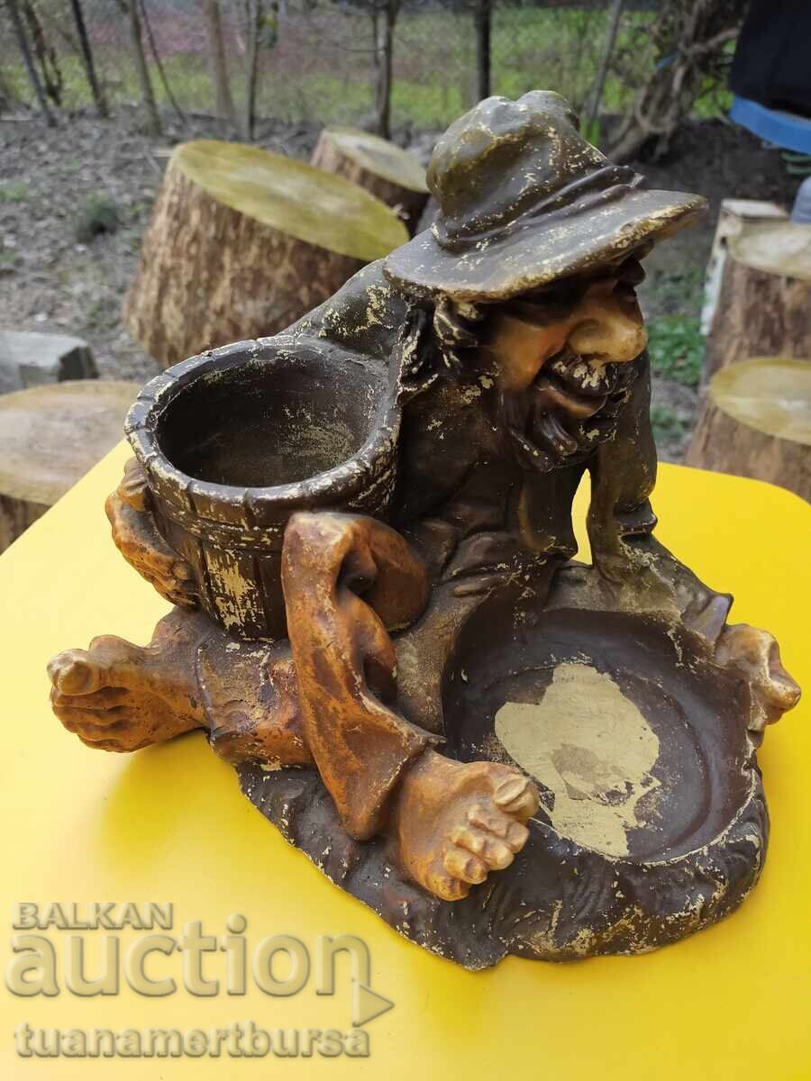 O figurină - 5 O figurină - 5