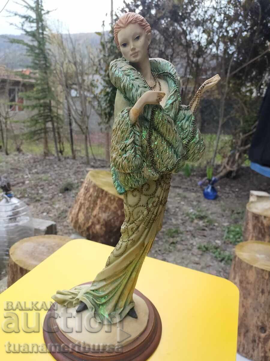 Ένα ειδώλιο με τιμή € 45.00 | 88.01 BGN