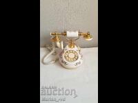 Telefon vechi din porțelan