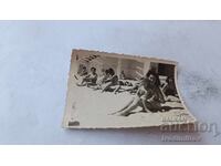 Φωτογραφία Γυναίκα και αγοράκι στην παραλία