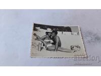 Снимка Мъж и младо момиче на плажа