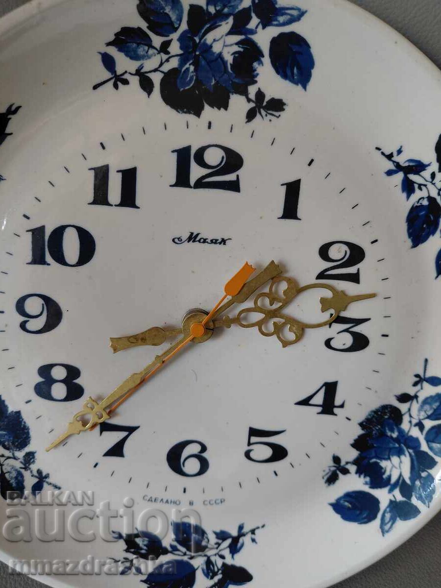 Ceas din porțelan MAIAK cu preț € 0.01 | 0.02 BGN