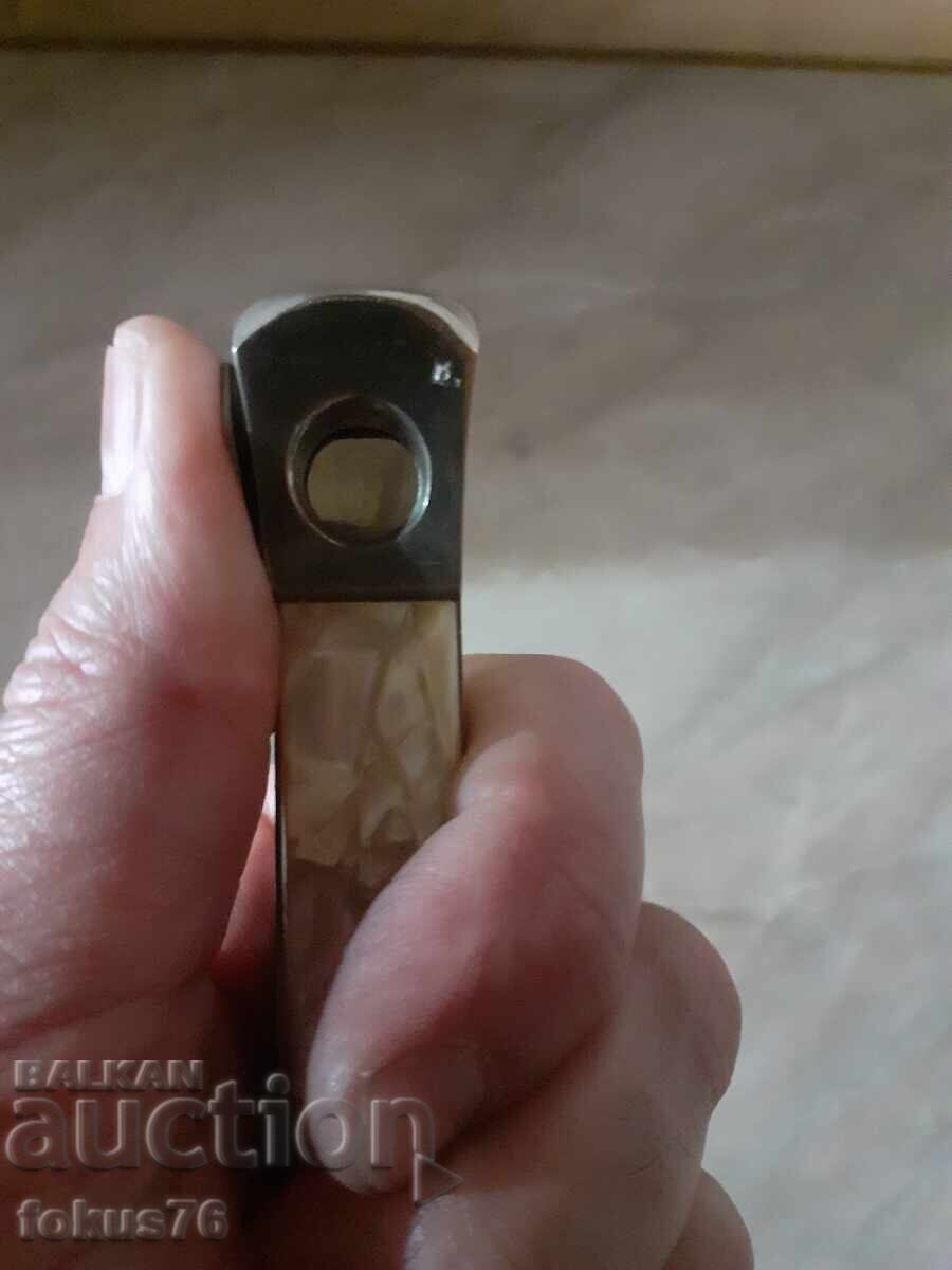 Licitație Cutit de trabucuri Solingen cu maner din sidef Licitație Cutit de trabucuri Solingen cu maner din sidef