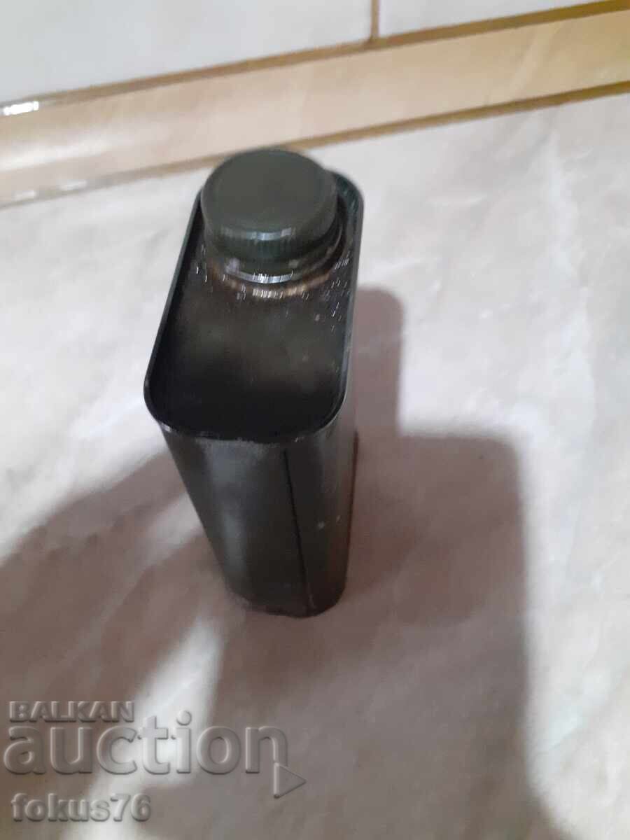 Licitație Cutie americană de solvent pentru curățarea armelor