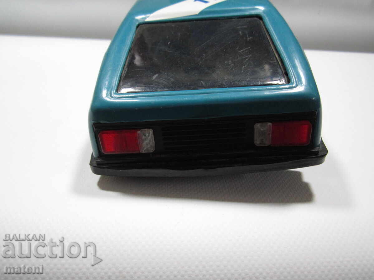 Livrarea STARĂ MAȘINUȚĂ VECHE DE JUCĂRIE AUTO CAMION