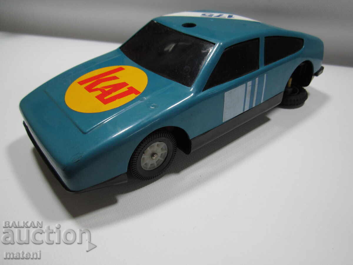 STARĂ MAȘINUȚĂ VECHE DE JUCĂRIE AUTO CAMION