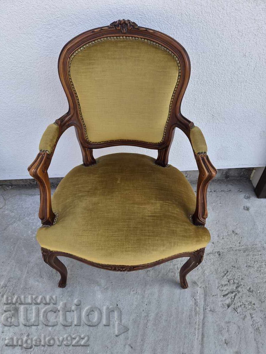 Красив винтидж Италиански стол масив!!! с цена € 3.00 | 5.87 лв.