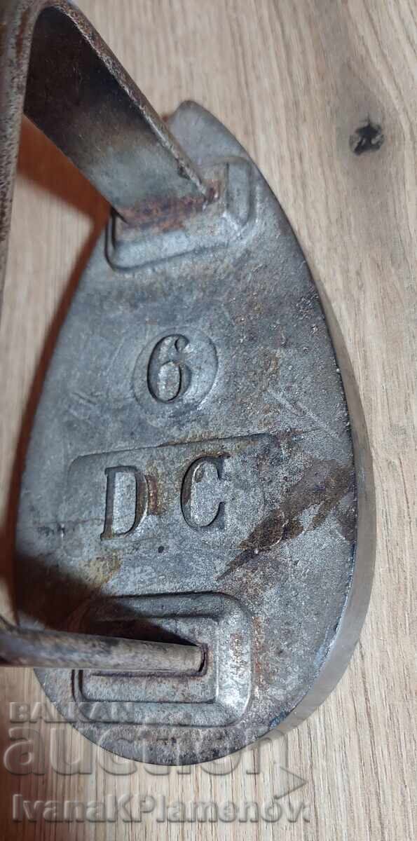 Licitație Fier de călcat retro pentru colecționari