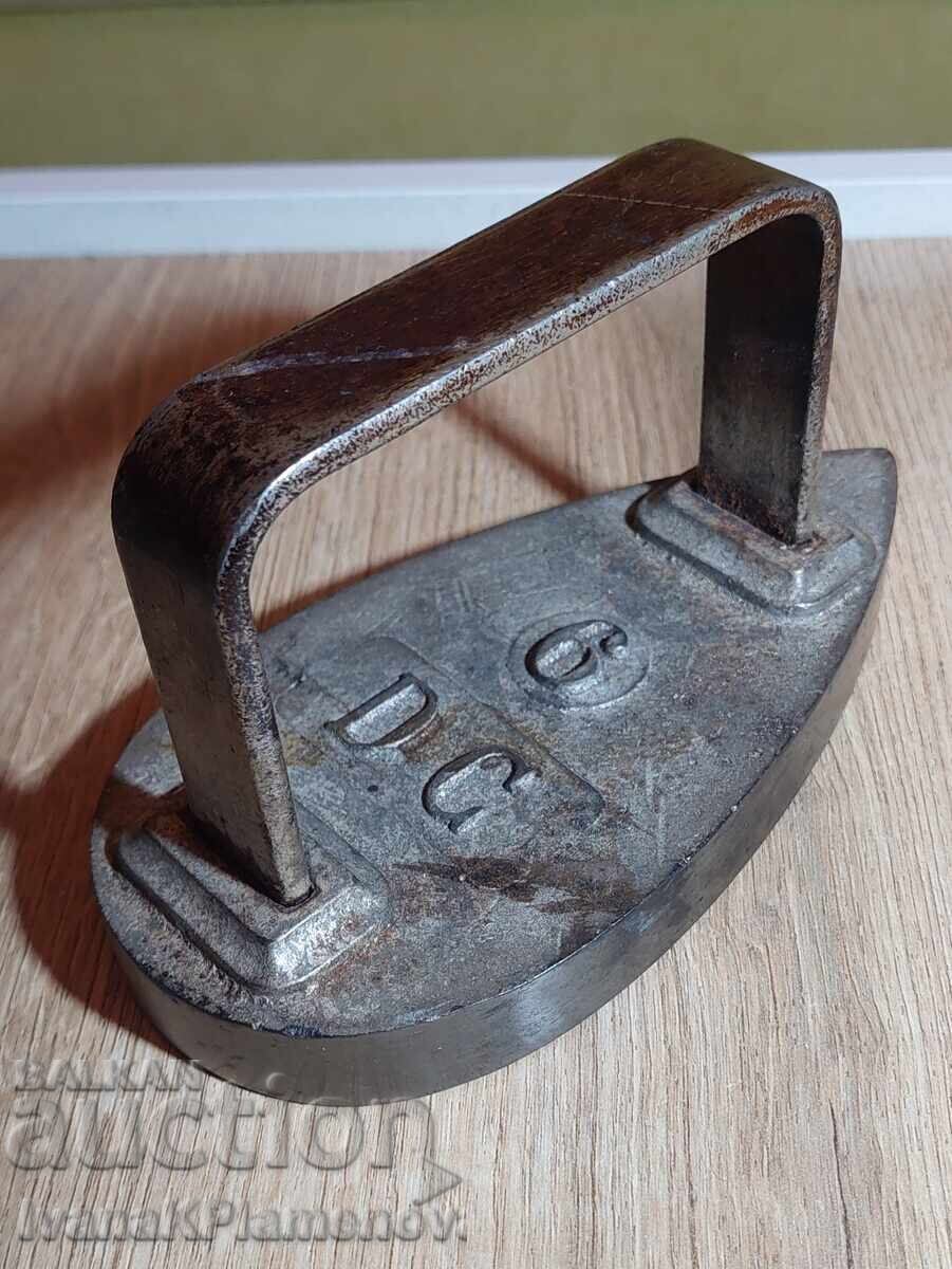 Fier de călcat retro pentru colecționari