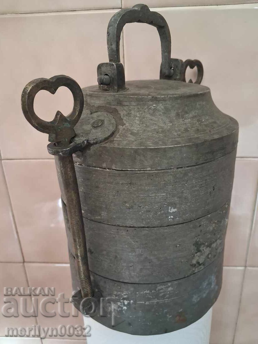 Kancheta za khrana osmanski ofitserski sefertas bakŭr sŭd με τιμή € 159.99 | 312.91 BGN Kancheta za khrana osmanski ofitserski sefertas bakŭr sŭd με τιμή € 159.99 | 312.91 BGN