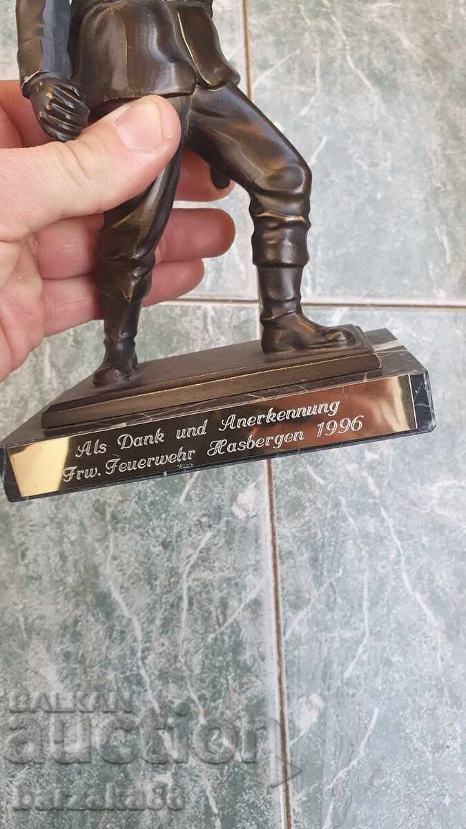 Figurină din bronz pe postament de marmură 1996 cu preț € 35.00 | 68.45 BGN