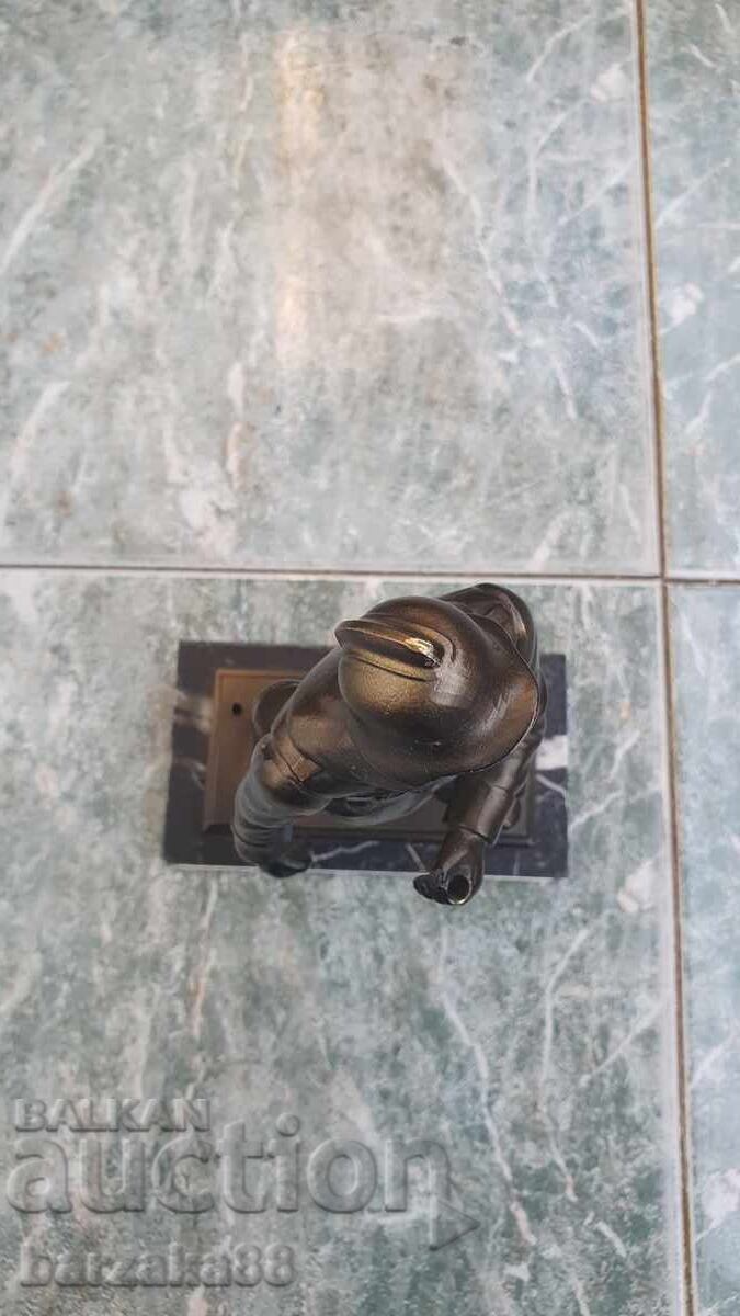 Livrarea Figurină din bronz pe postament de marmură 1996