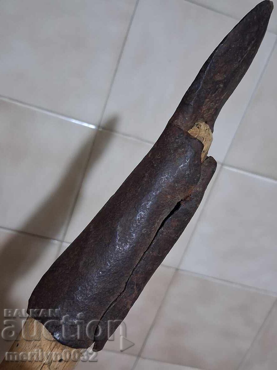 Παράδοση Παλιό σφυρήλατο σίδηρο πρωτόγονο